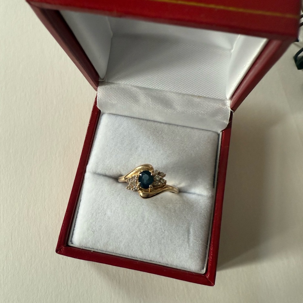 Vintage 14k Gold and sapphire ring
